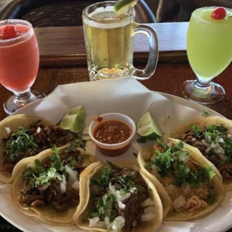 Los Compadres - Tacos & Drinks