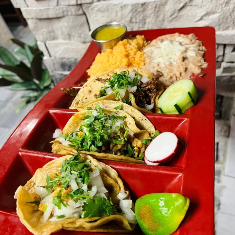 El Taco Veloz - Street taco plate