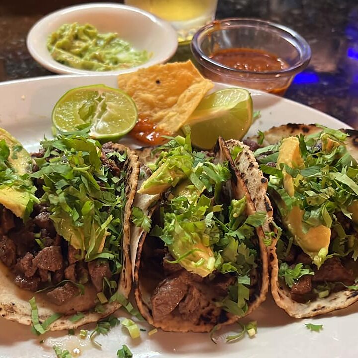 Carner asada plate with slasa and guacamole on the side