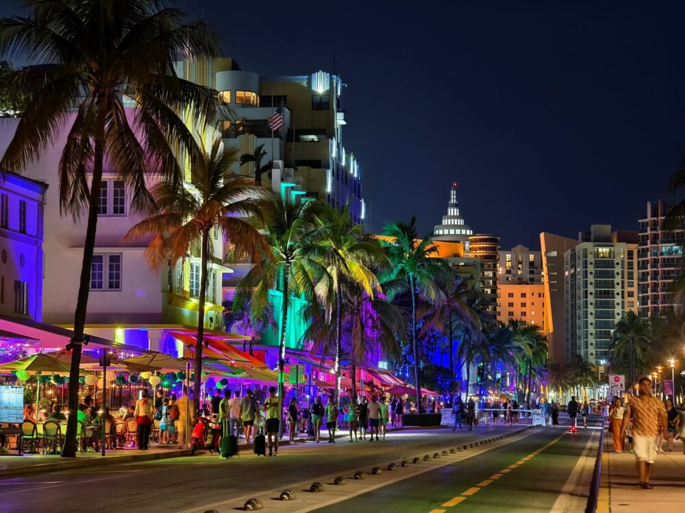 MiamiBeachFlorida-July82024NightlifeSceneOn