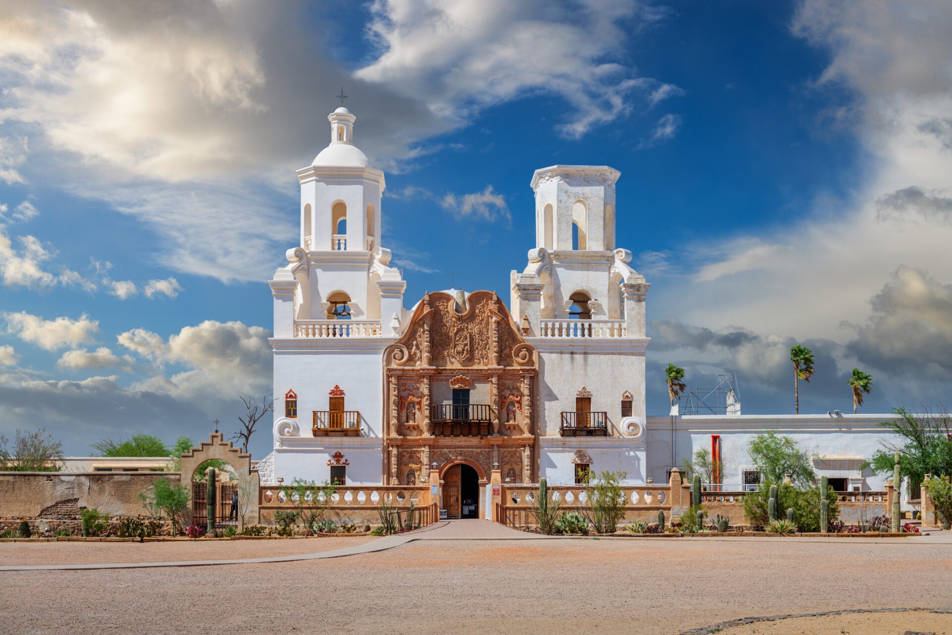 TucsonArizonaUsaAtHistoricMissionSanXavierDelBac