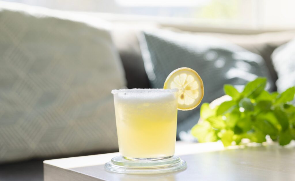 Classic,Summer,Drink,Margarita,Cocktail,With,Salt,And,Lemon,Wheel