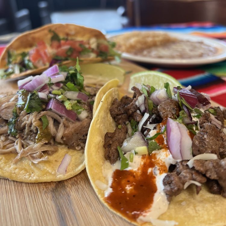 Tacos el jefe - 1 asada 1 carnitas 1 Crispi beef