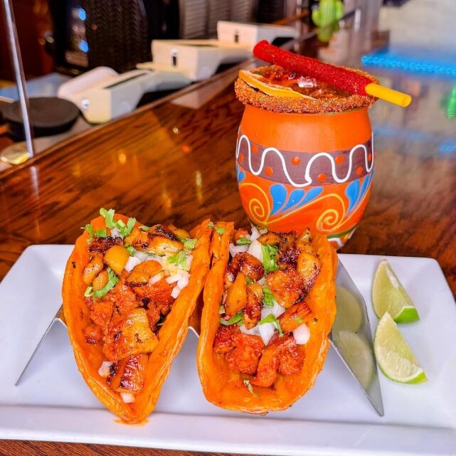 tacos de asada con piña, and a cantarito