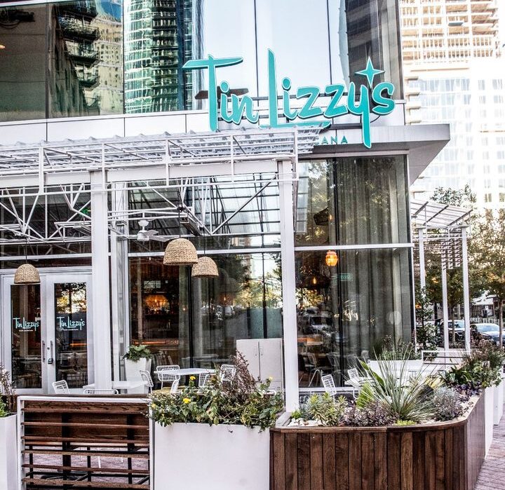 Tin Lizzy's Exterior