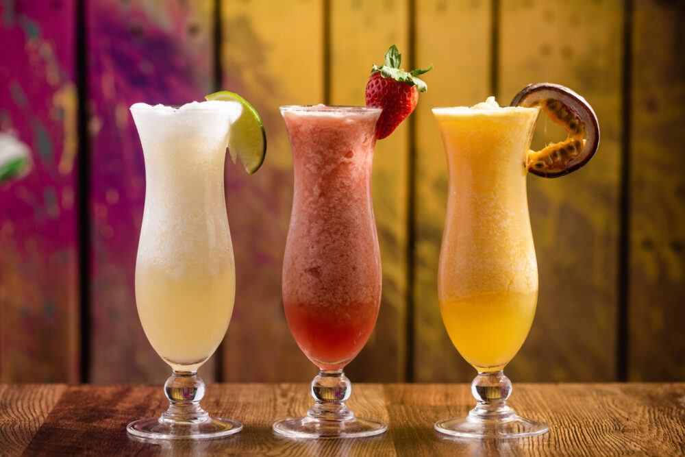 Lemon,Daiquiri,In,A,Tall,Glass,With,A,Lime,Wedge