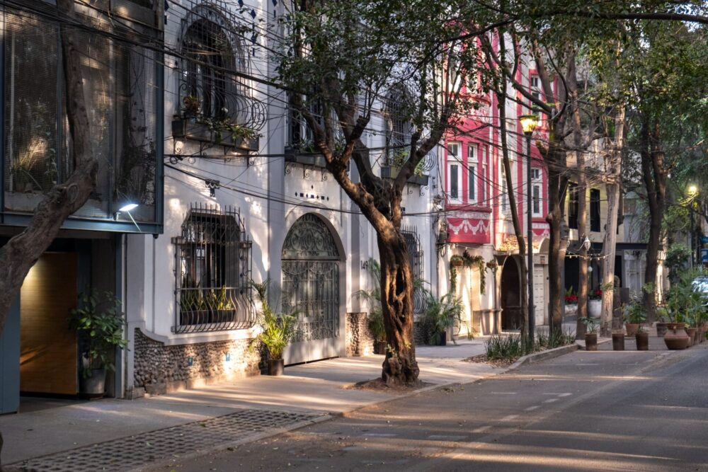 Morning,Light,Hits,The,Facades,Of,The,Art,Deco,Style