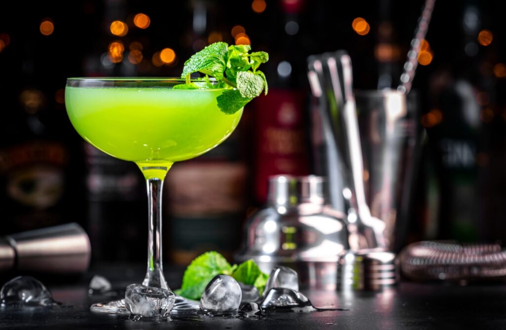 Summer,Green,Cocktail,Drink,With,Gin,,Liqueur,,Lime,,Juice,,Mint