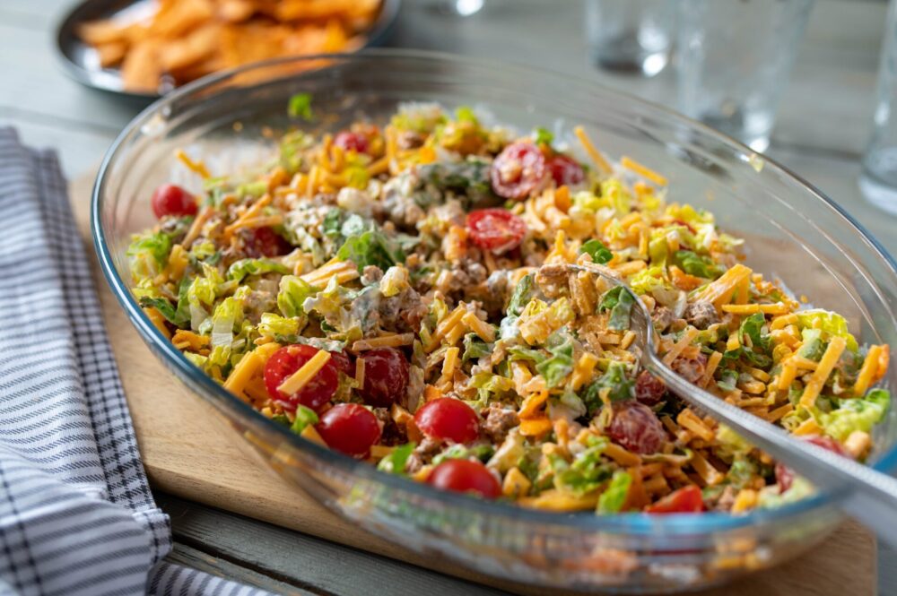 Taco,Salad,With,Ground,Beef,,Cheddar,Cheese,,Tomatoes,,Romana,Salad
