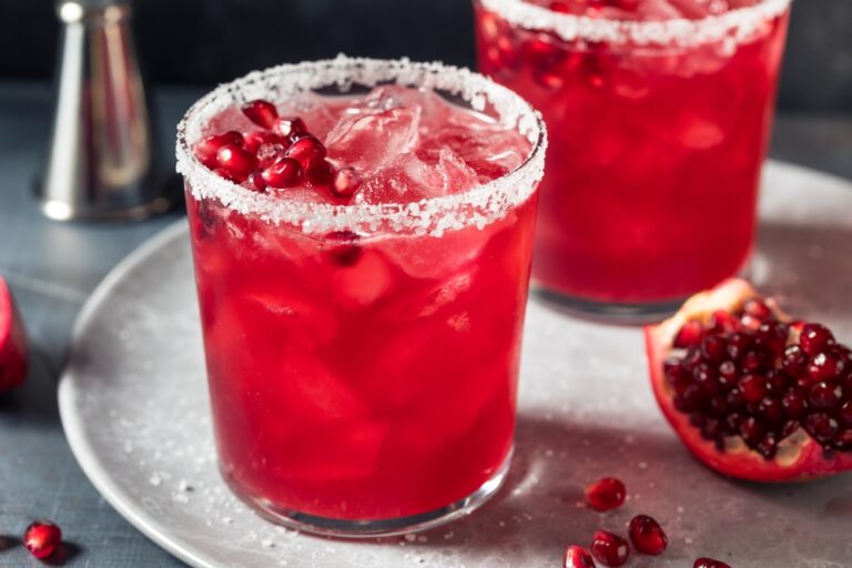 Boozy,Festive,Pomegranate,Margarita,Cocktail,With,Lime,And,Tequila
