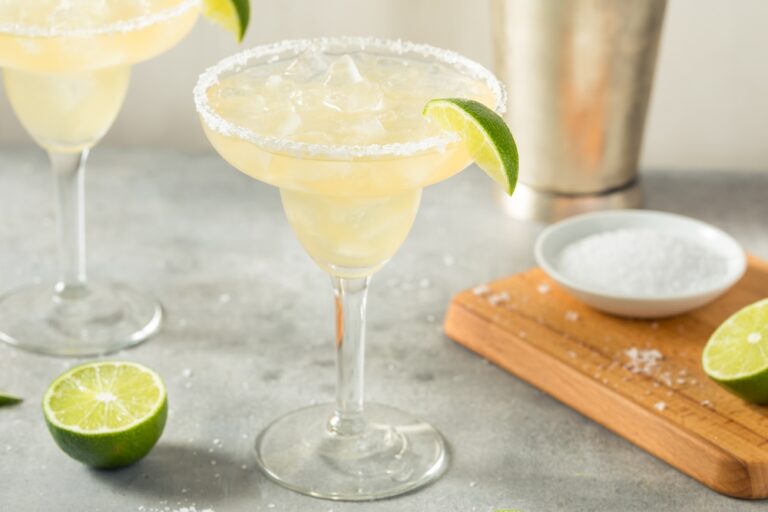 Boozy,Refreshing,Tequila,Margarita,With,Lime,And,Salt