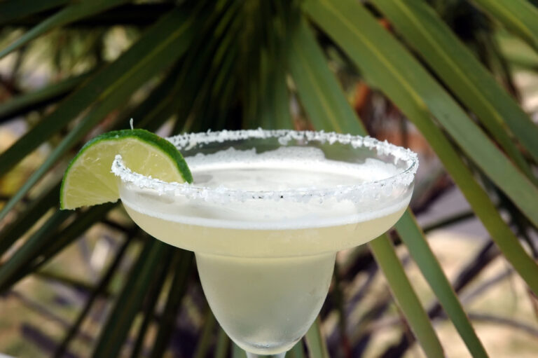 Margarita,With,Salt,And,Lime,With,Palm,Tree,In,Background.