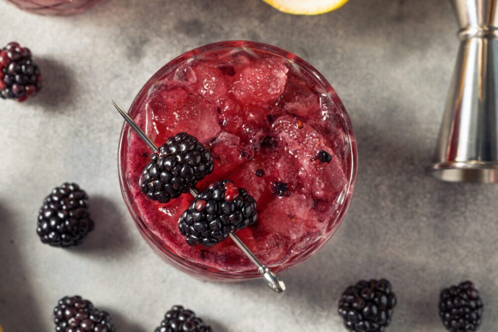 Boozy,Refreshing,Bramble,Blackberry,Cocktail,With,Vodka,And,Lemon